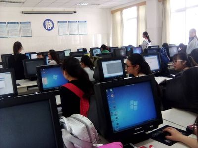 魅力PS,讓一切皆有可能——數(shù)學系、計算機科學系志愿服務(wù)隊開展PS培訓